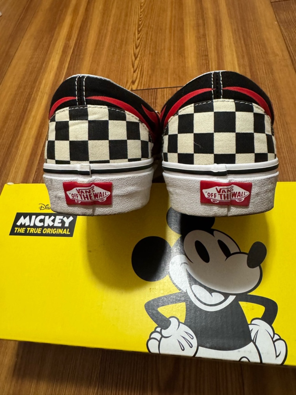 Disney x Vans Checkered Flames Mickey & Minnie Slip on Shoes - Picture 6 of 8